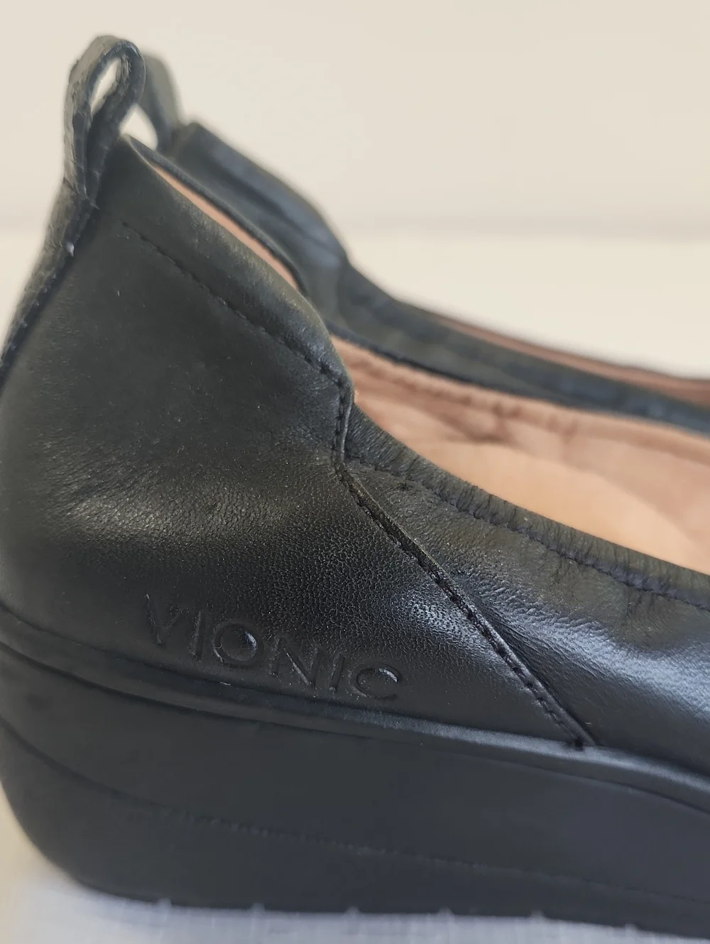 Vionic Jacey Black Leather Wedges. Slip-Ons. Size 8.5